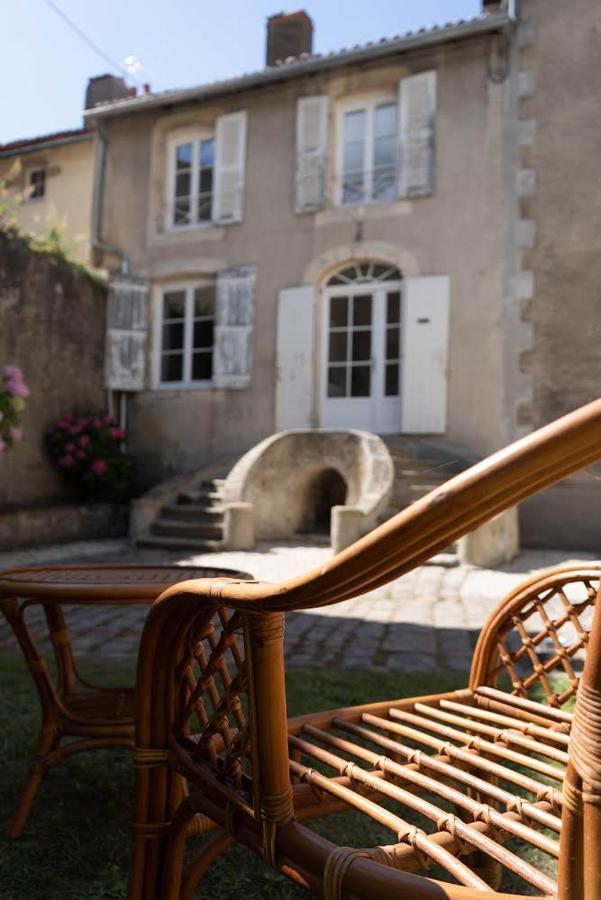 Un Dimanche Chez Julie Chambre Leontine Parthenay Exteriör bild