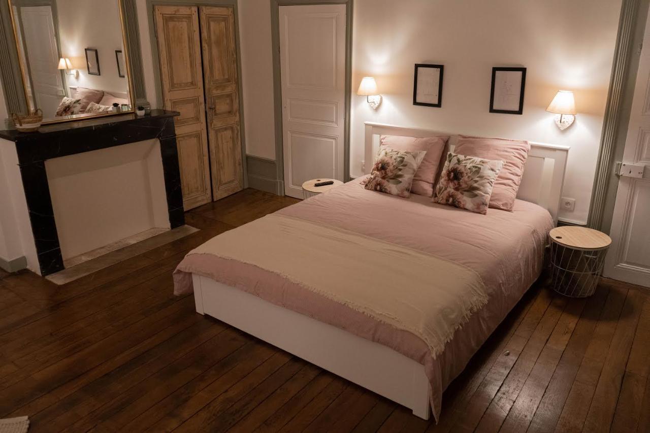 Un Dimanche Chez Julie Chambre Leontine Parthenay Exteriör bild